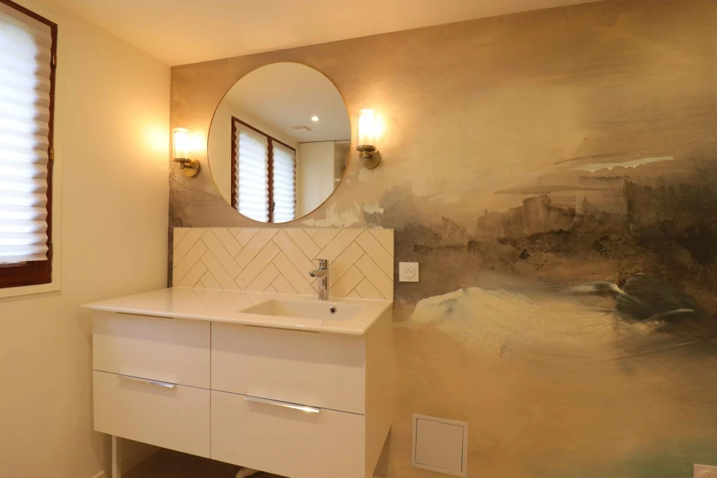 Architecture d’intérieur en Normandie – rénovation complète de maison entre Lisieux et Merville-Franceville. Rénovation de salle d’eau avec optimisation des petits espaces. Création de salle de bain sur mesure avec carrelage en chevron Après travaux